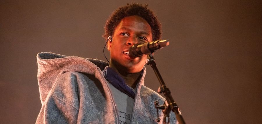 You are currently viewing Daniel Caesar Begins A New Chapter with Emotional Single “Have a Baby (With Me)” Ahead of Upcoming Album Son of Spergy