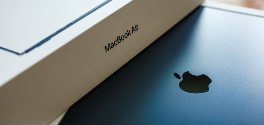 You are currently viewing Apple Takes Full Chip Control in iPhone Air, Boosts AI Power and Efficiency