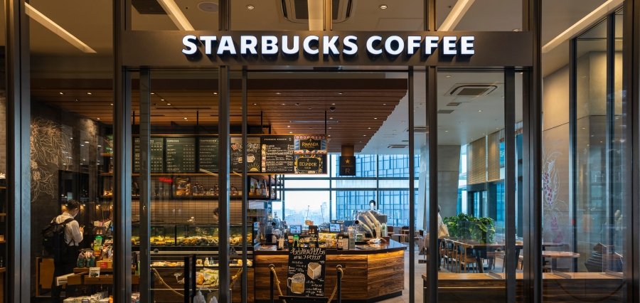 You are currently viewing Starbucks to Redesign 1,000 Cafes by 2026, Bringing Back Comfort and Community