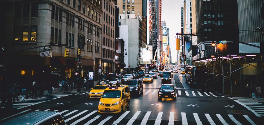 You are currently viewing Manhattan Office Leasing Soars to Six-Year High, Rents Climb on Strong Demand